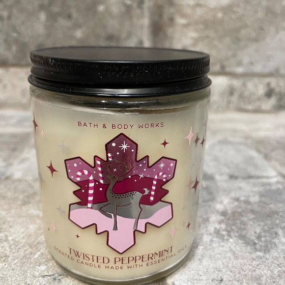 ❤️ BATH AND BODYWORKS TWISTED PEPPERMINT SINGLE WICK CANDLE NEW - Picture 2 of 3
